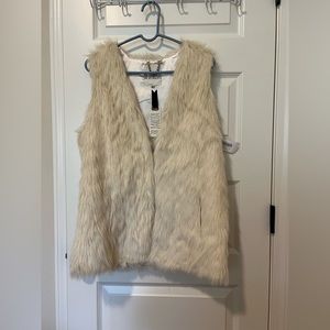 NWT BB Dakota Faux Fur Cream Vest